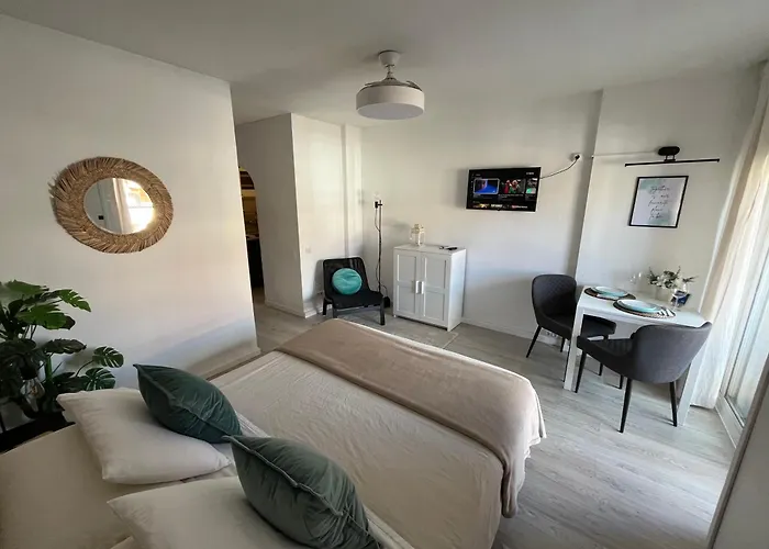 Coastal Feeling, Sea Views & Pools Apt Hercules